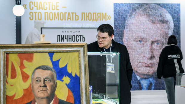 Путешествие на поезде: в Манеже открылась выставка в честь основателя ЛДПР