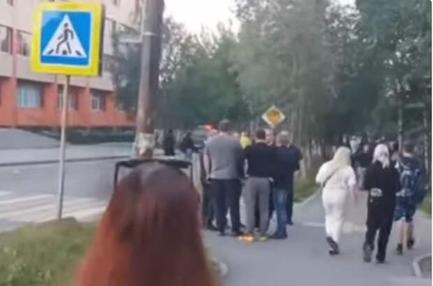 В Мурманской области случился народный сход из-за массовой драки В Мурманской области случился народный сход из-за массовой драки