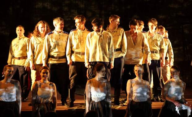 Петербургский театр «Мастерская» привезет в Москву хиты — «Тихий Дон» и «Мой дедушка был вишней»