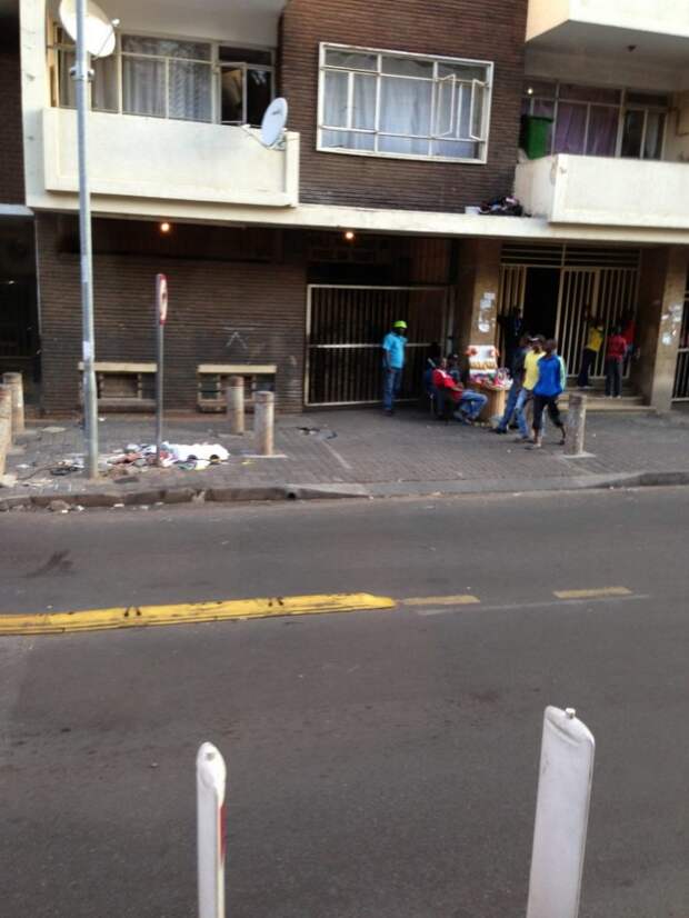 Йоханнесбург как люди живут рядом с зомби - Last Day Club (7)
