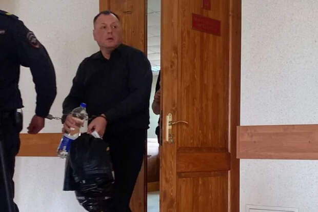 На Урале осудили бывшего депутата, который подглядывал за девушками в туалете