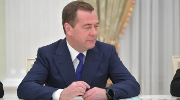 “Предъявят счет”: Медведев предрек Западу разборки с населением из-за антироссийских санкций