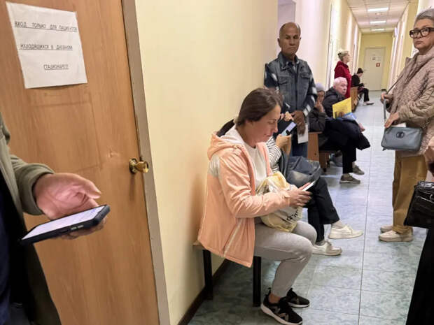 Трудовая пухнет от записей при СССР, а льгот нет: вот как на самом деле получить «Ветерана труда» без медалей и орденов