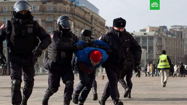 МВД: на несанкционированной акции в Москве задержали 300 человек