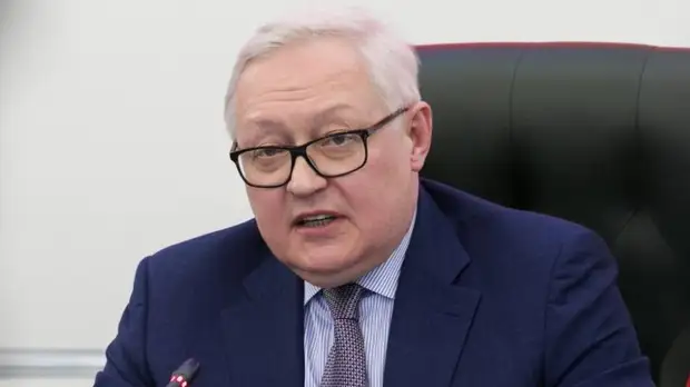 Замглавы МИД Рябков: Россия призывает США прекратить поставки вооружений Украине