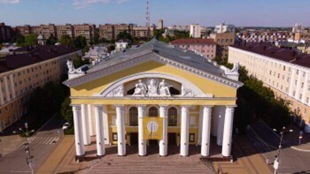 Александр Кривовичев поздравил калужан с Международным днём театра