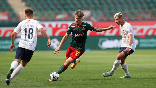 "Локомотив" и "Крылья советов" сыграли вничью с тремя пенальти