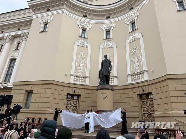 Шигърият бәйрәмендә: «Менә без тагын җыелдык»