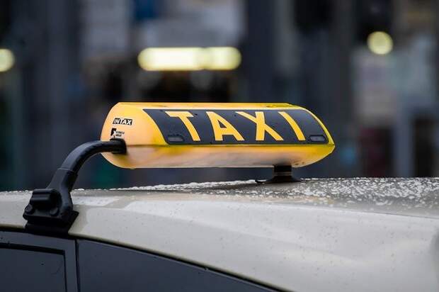 В Пензе пьяный водитель иномарки врезался в машину такси с пассажирами