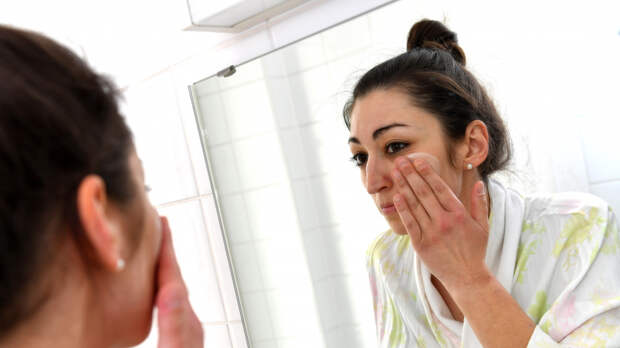 «Кожу жжет и тянет»: чем опасно использование косметики с кислотами зимой