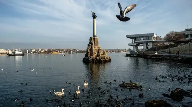 В Севастополе спасатели подняли со дна моря порядка 250 снарядов