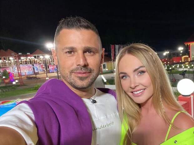 Дарья и Сергей Пынзарь отмечают годовщину свадьбы