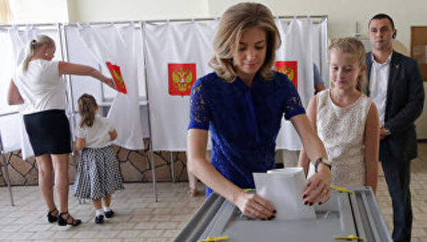 Голосование на избирательном участке в Симферополе