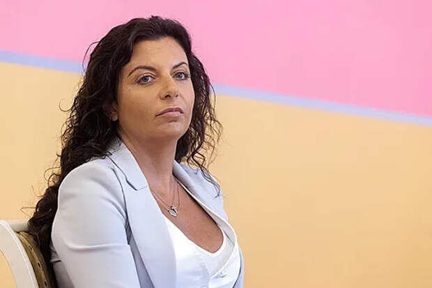 Симоньян держит урну с прахом Кеосаяна на тумбочке: «Я по‑прежнему ложусь в постель со своим мужем»