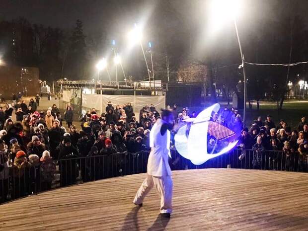 Показательное выступление театра огня и света пройдет в Лианозовском парке Фото: пресс-служба Лианозовского парка