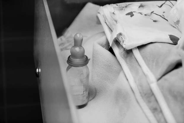 Во Франции судят няня, которая вылила щелочь в рот 11-месячному ребенку