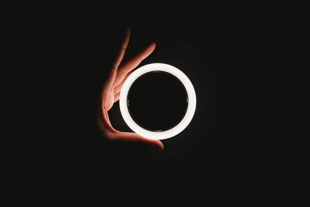 Из-за чего опасно фотографировать картины со вспышкой?