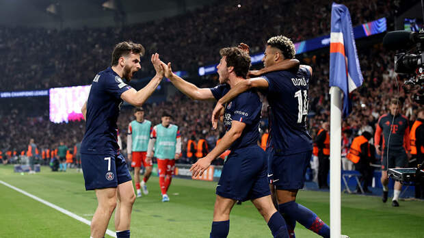 Дубль Кварацхелии помог ПСЖ с Сафоновым победить «Баварию» в первом полуфинальном матче Лиги чемпионов