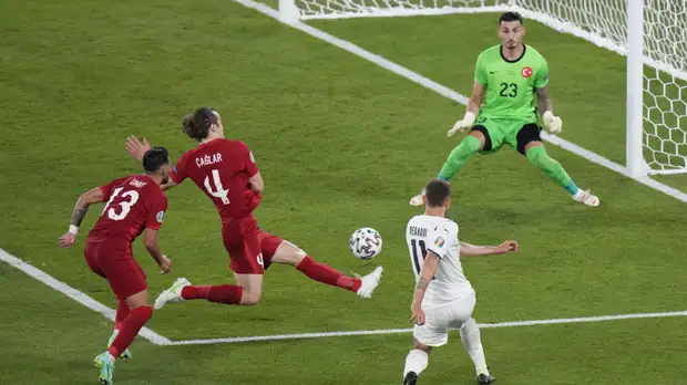 Впервые в истории Евро первым забитым мячом на турнире стал автогол