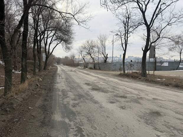 Дорогу через Нефтеветку во Владивостоке обещают заасфальтировать уже в этом году