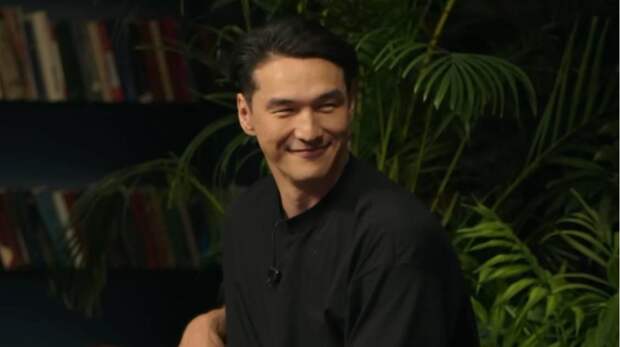 Почему комику Нурлану Сабурову запретили въезд в Россию