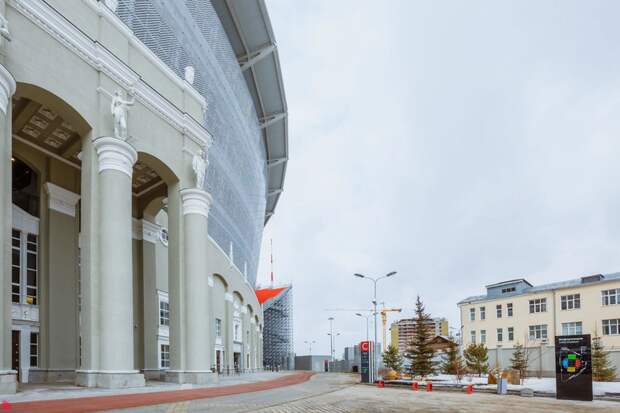 Ведется демонтаж автостоянки у стадиона "Екатеринбург Арена"