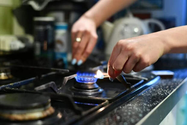 Плита сияет как новая: как ее отмыть домашними средствами