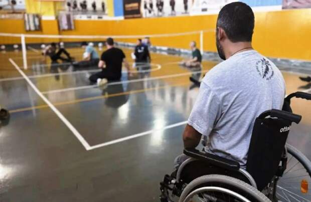 В Астрахани начались волейбольные тренировки для участников спецоперации с ПОДА