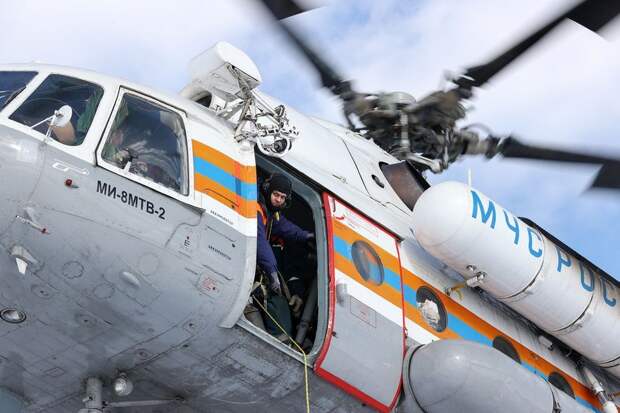 Пропавший в Амурской области вертолет с сотрудниками СК пока не нашли