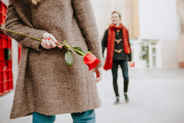 В России мужчины втрое чаще женщин верят в любовь с первого взгляда