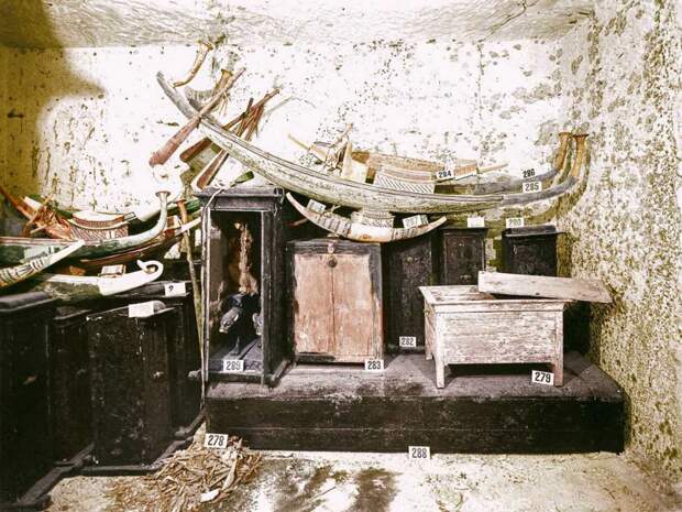 Набор челнов в сокровищнице гробницы. (1923 г.) Говард Картер, египет, история, фото