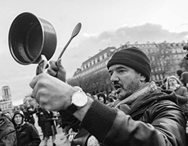 Так теперь выглядит типичный французский митинг протеста