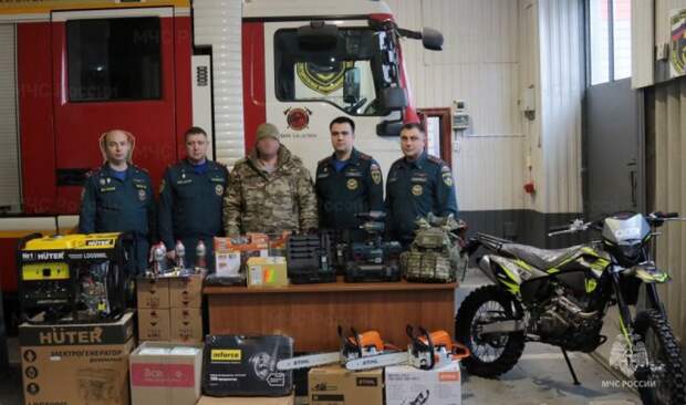 Тульские спасатели доставили груз с обогревателями и бельём в Курскую область