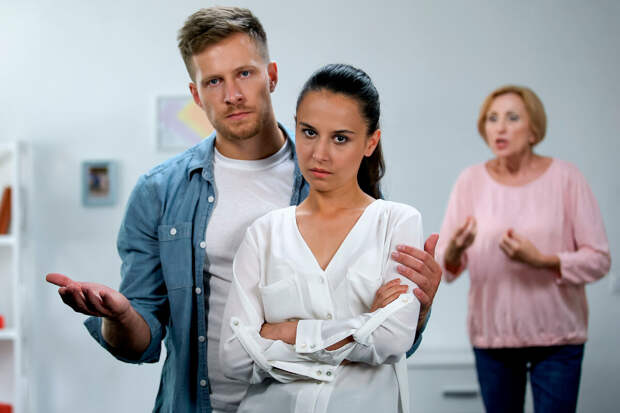 Психолог Самбурский: при общении со свекровью нужно не критиковать мужа