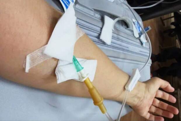 Директор Булановой объяснил ее фото с капельницей