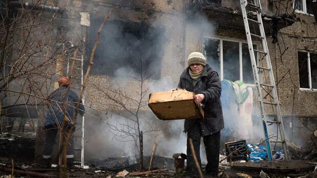 Жилой дом после обстрела. Донецк, 9 февраля 2015 года