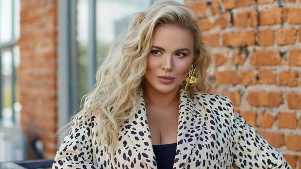 Мама Анны Семенович тяжело переживает скандал со слитыми фото