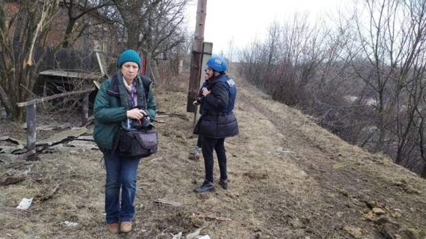 Опубликованы фото обстрела жилого дома и водовода в Донецкой области