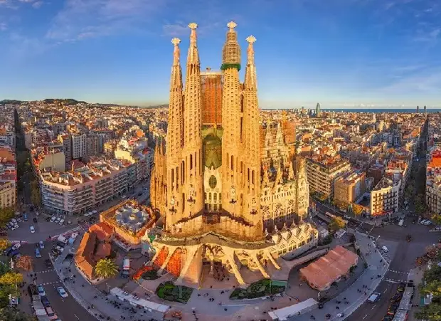 Как разбитая керамика стала украшением Барселоны и принесла автору мировую славу: Великий каталонец Антонио Гауди