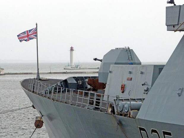 Британия ответила России за унизительный перехват авианосной ударной группы НАТО двумя кораблями ВМФ РФ