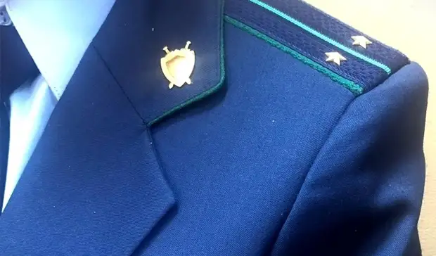 Пьяный учитель решил покатать учеников и врезался в дерево под Екатеринбургом