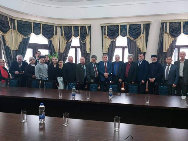 Язучылар союзында түгәрәк өстәл: «Чокрый иҗатын аударырга кирәк... хәзерге татар теленә»