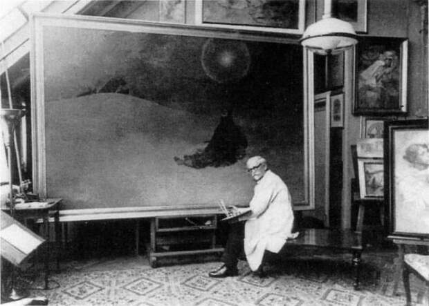 Альфонс Муха в своей мастерской пишет картину «Зимняя ночь. Сибирь». 1920-1923 гг. Прага. Чехия.