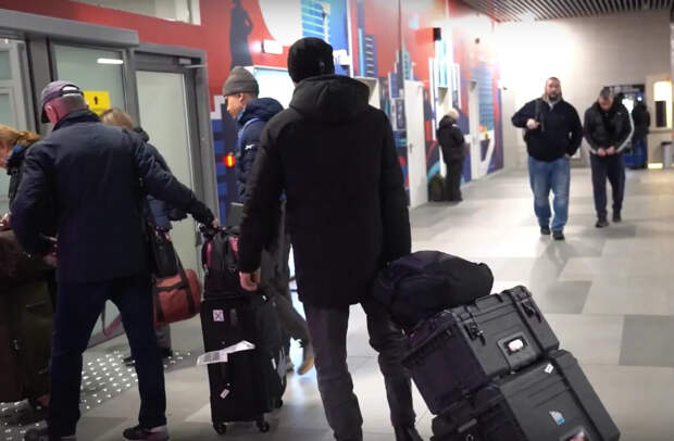 Инструкция для экстремистов? Мигрант учит, как обойти пограничный контроль в России