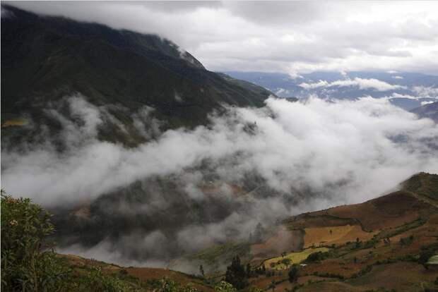 Фото взято с сайта: https://global-geography.org/af/Geography/America/Peru/Pictures/Chachapoyas/Cloud_Formations_2