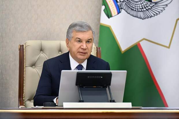 Президент Узбекистана наградил спасшего петербургского ребенка дворника