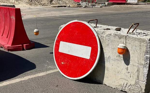 В Рязани 15 января закрыли движение на Новоселов из-за коммунальной аварии