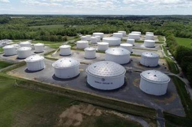 FILE PHOTO: Holding tanks are seen in an aerial photograph at Colonial Pipeline's Dorsey Junction Station in Woodbine, Maryland, U.S. May 10, 2021. REUTERS/Drone Base
