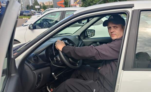 Травмированным на производстве жителям Удмуртии выдали новые машины