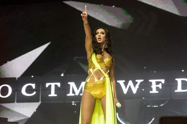 Бузова рассказала, в каком случае готова раздеться в кино и постричься налысо